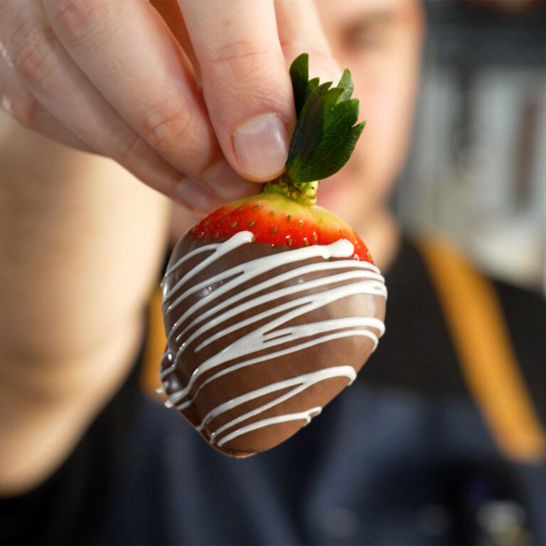 Perfect Chocolate Covered Strawberries (3 Mistakes to Avoid)